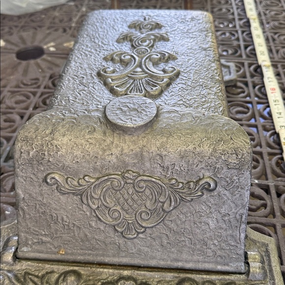 Vintage Cast Iron Mailbox Ornate Wall-Mounted. Pre-owned - Picture 4 of 10